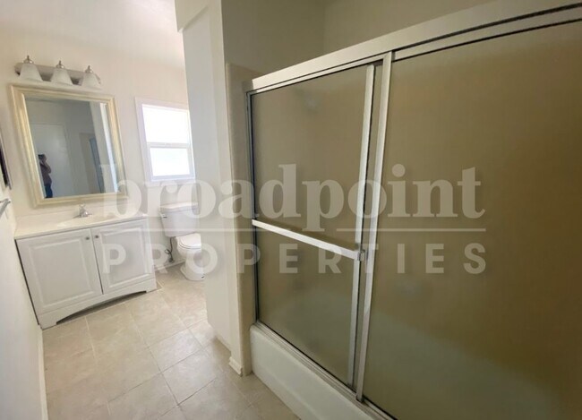 Building Photo - 30459 Rolling Hills Dr