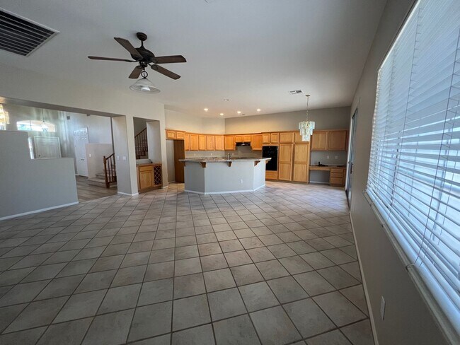 Building Photo - 4 Bedroom with Bedroom Downstairs, Pool, O...