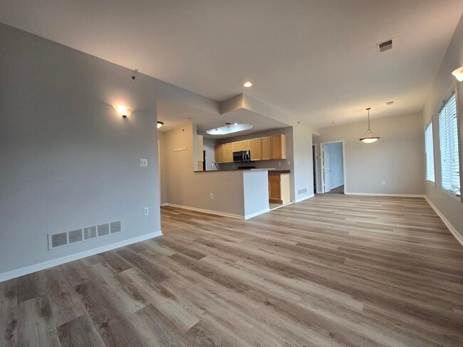 Building Photo - Chloe Park