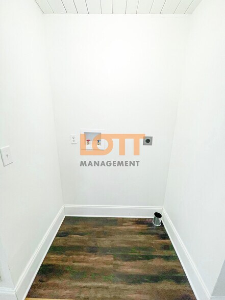 Building Photo - 10 Lowndes Ave