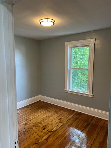 2nd bedroom - 703 French St