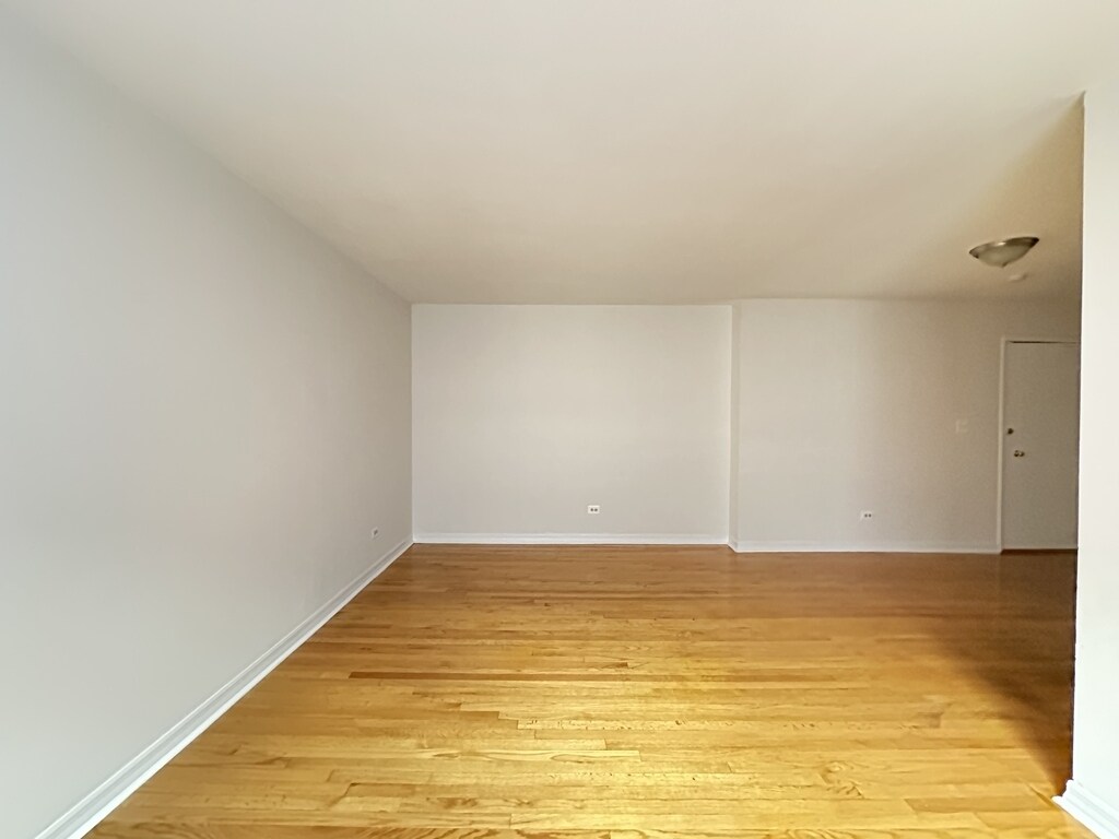 Building Photo - 6830 N Sheridan Rd