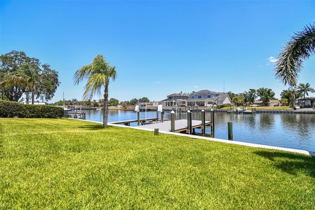 Building Photo - 3913 Fontainebleau Dr