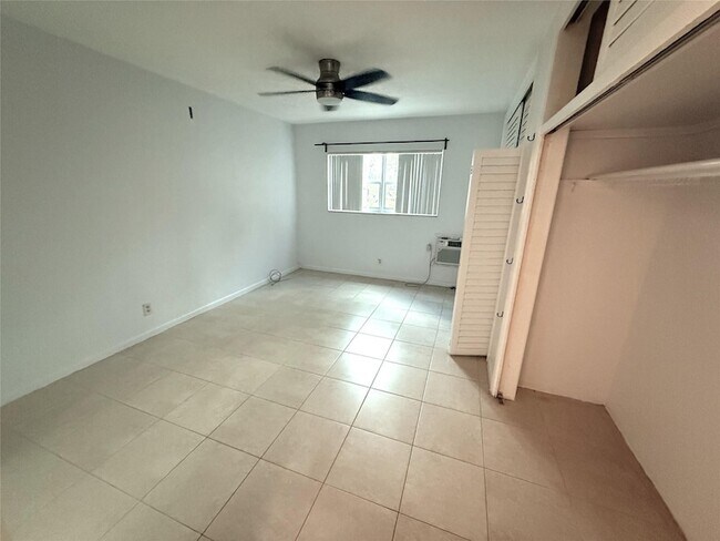 Building Photo - 3205 Colony Club Rd