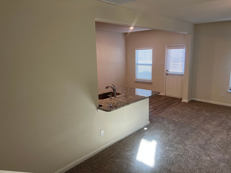 Building Photo - Room in House on Serena Dr