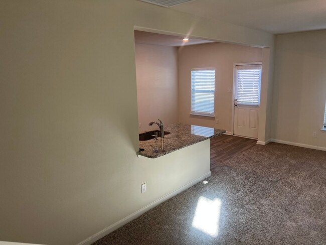 Building Photo - Room in House on Serena Dr