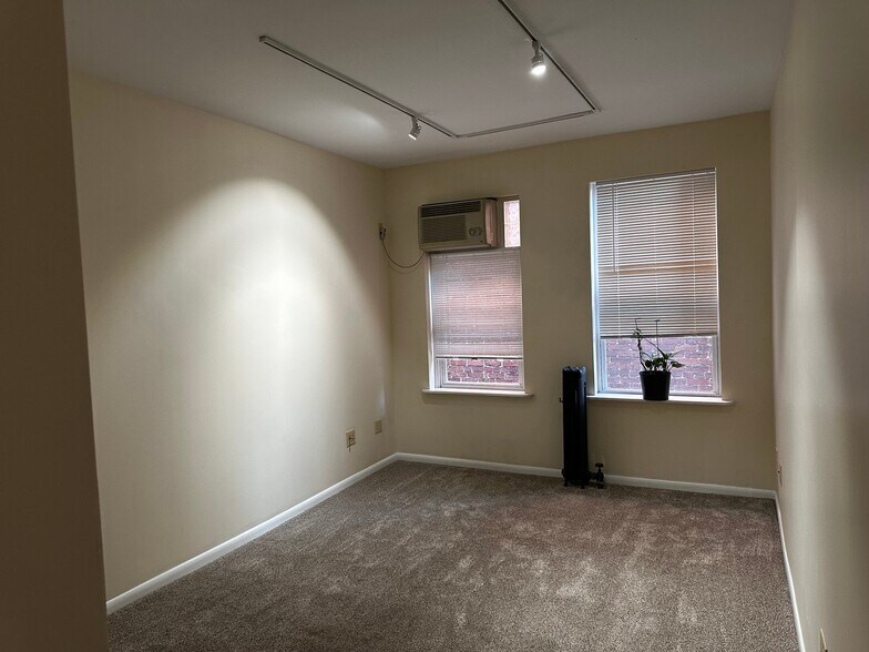 Building Photo - 1315 Park Rd NW
