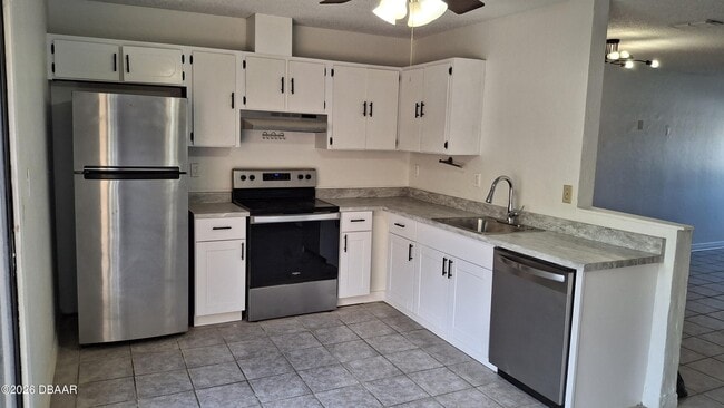 Building Photo - 196 W Sandalwood Ct