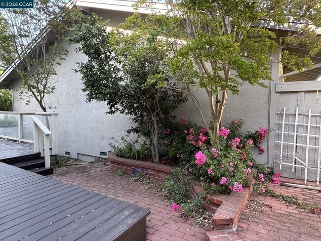 Building Photo - 1168 Alta Mesa