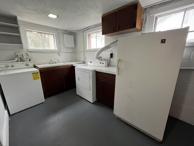 Building Photo - 2235 Middle St