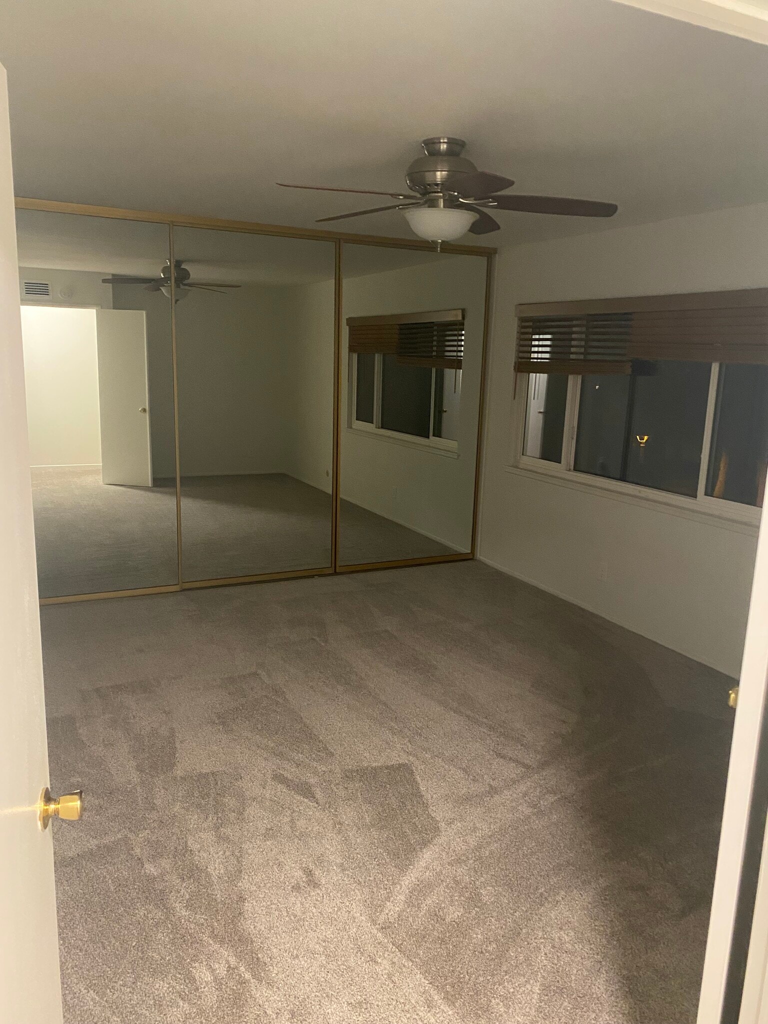 Building Photo - 851 Hartford Ln