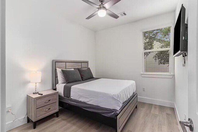 Building Photo - 3642 Mainer St