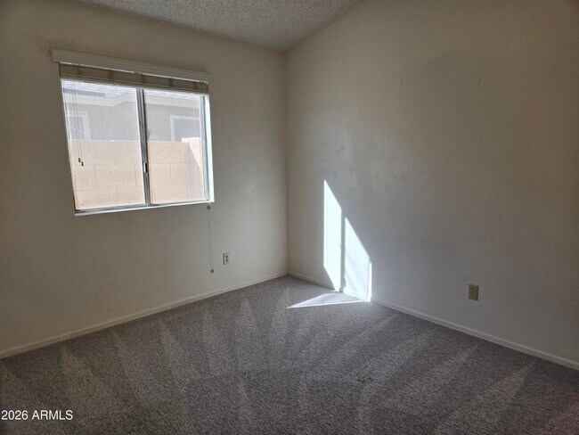 Building Photo - 3033 E Siesta Ln