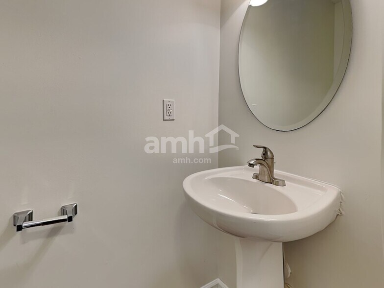 Building Photo - 5850 Mahogany Pl SW