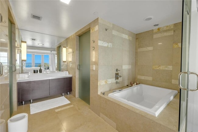 Building Photo - 3739 Collins Ave