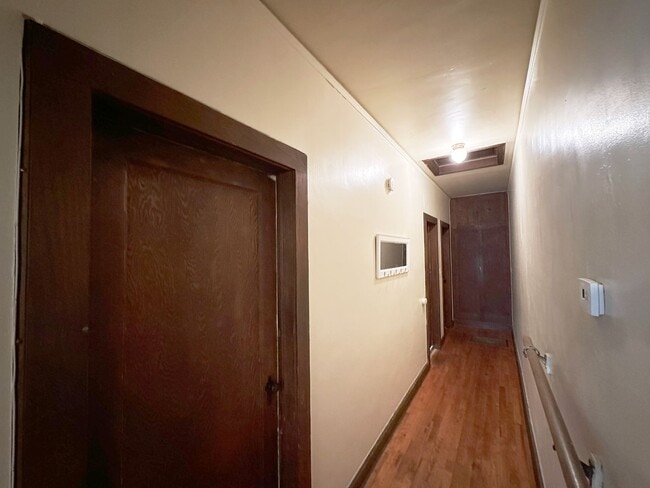 Building Photo - Beautiful 1 Bedroom Home Near Sorority Row!!!