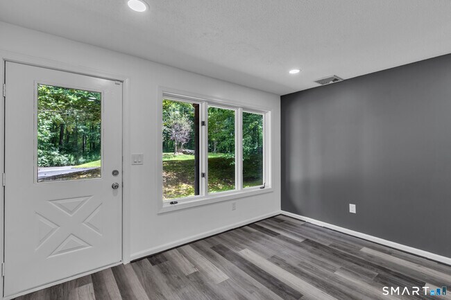 Building Photo - 15 Cardinal Dr
