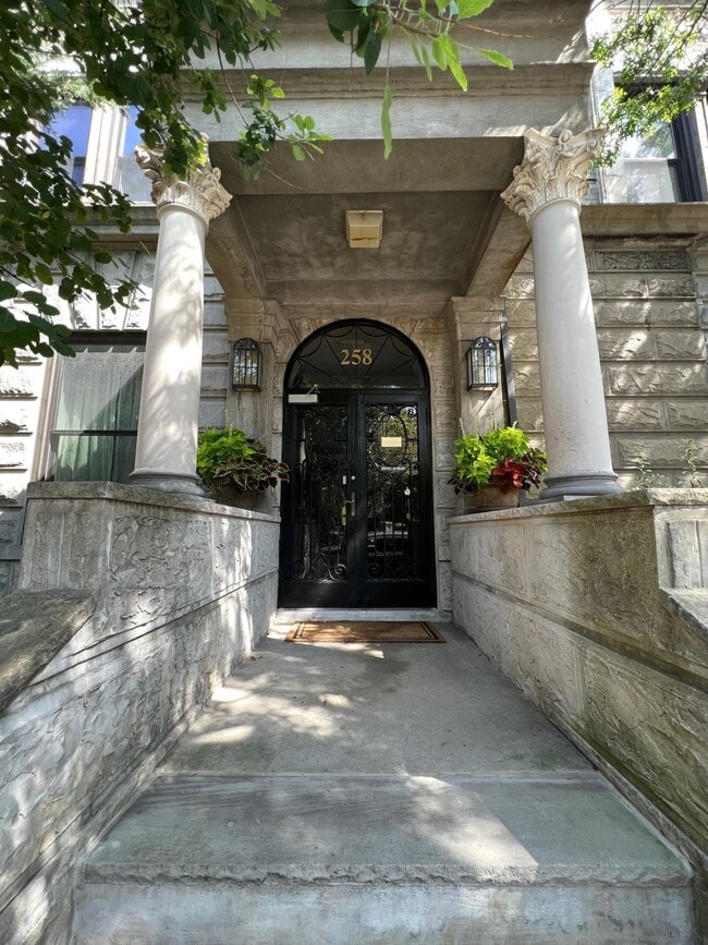 Building Photo - 258 Barrow St