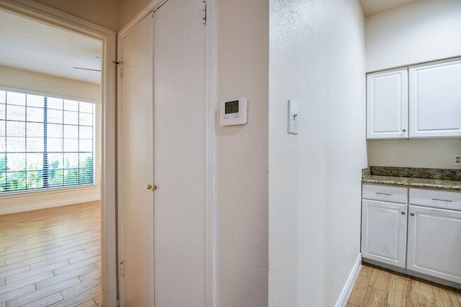 Building Photo - 2121 El Paseo St