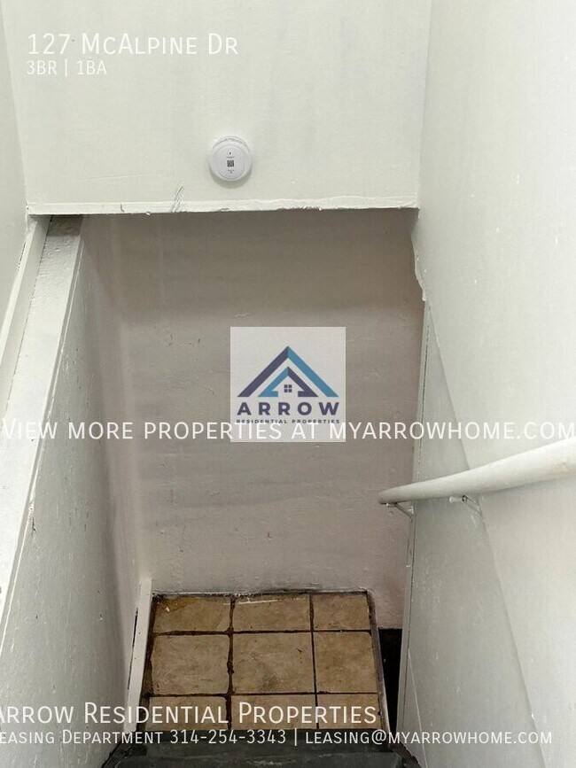 Building Photo - 127 McAlpine Dr-