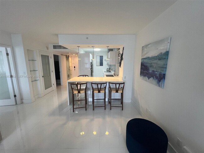 Building Photo - 100 Lincoln Rd