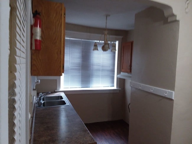 Building Photo - ONE MONTH FREE FOR 13 MONTH LEASE