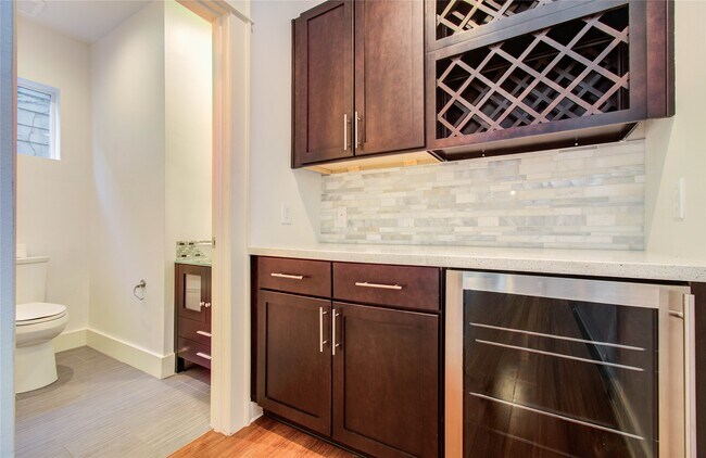 Building Photo - 4311 Marina St