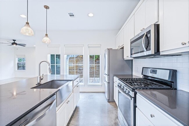 Building Photo - 1213 Eleanor St