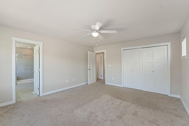 Building Photo - Beautiful Puyallup Corner Lot Home with Office, A/C, Formal Dining & Bonus Loft!