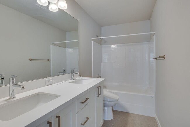 Building Photo - 5 Bed PLUS Bonus Space with hot tub in Mar...
