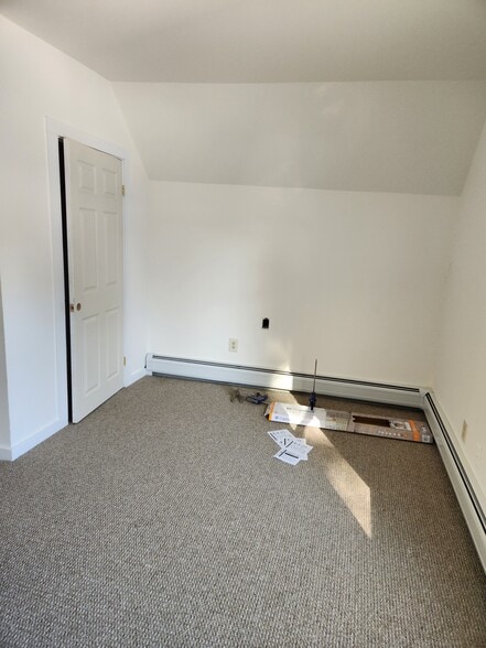 Building Photo - 115 Center Rd