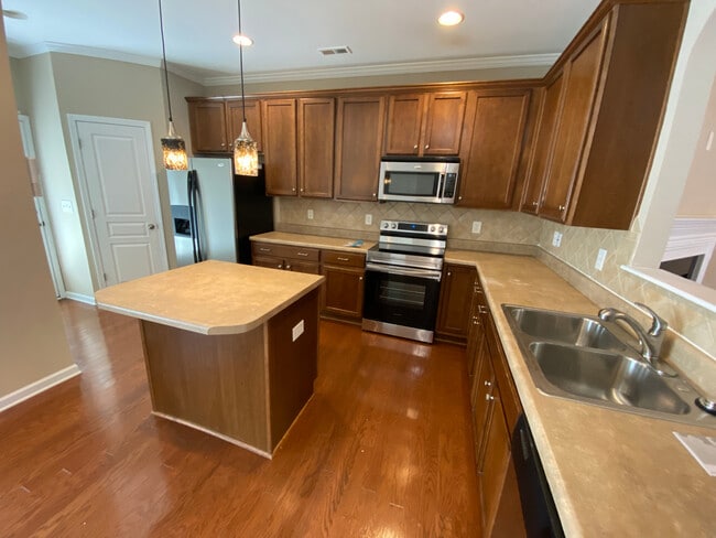 Building Photo - Room in Townhome on Keystone Park Dr