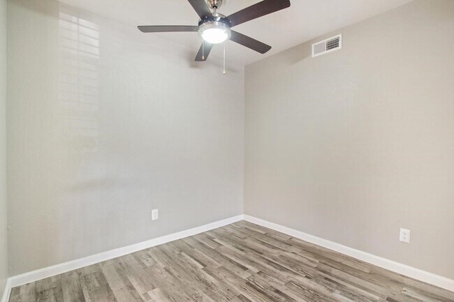 Building Photo - 1212 Hampshire Ln