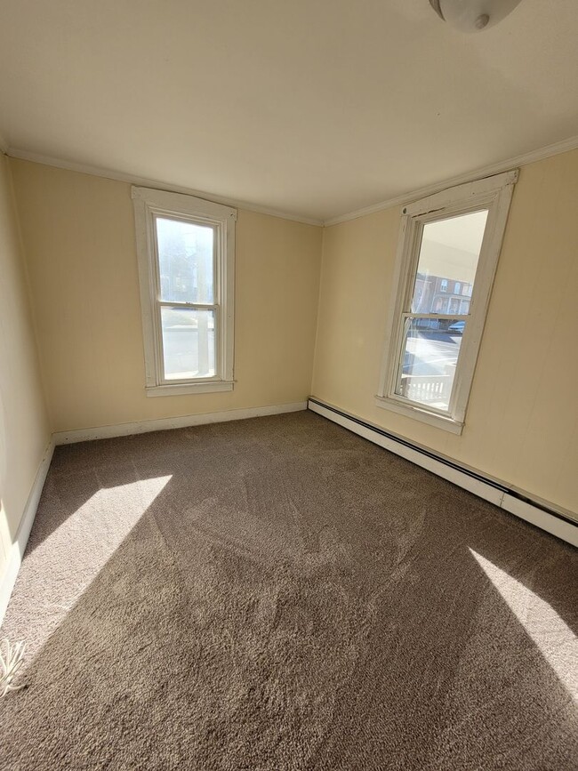 Building Photo - 52-54 East Chestnut Street