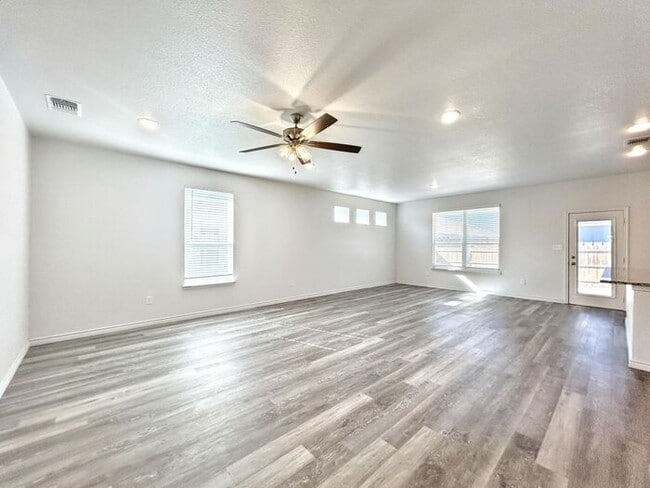 Building Photo - 866 Freedom Cir
