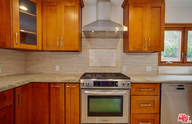 Building Photo - 3363 Colbert Ave