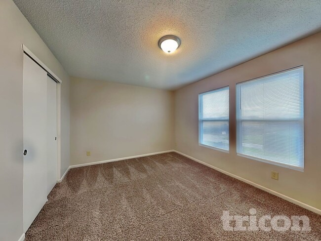 Building Photo - 11361 N Creekside Dr