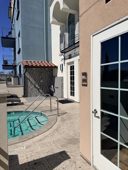 Jacuzzi - 3950 Ohio St