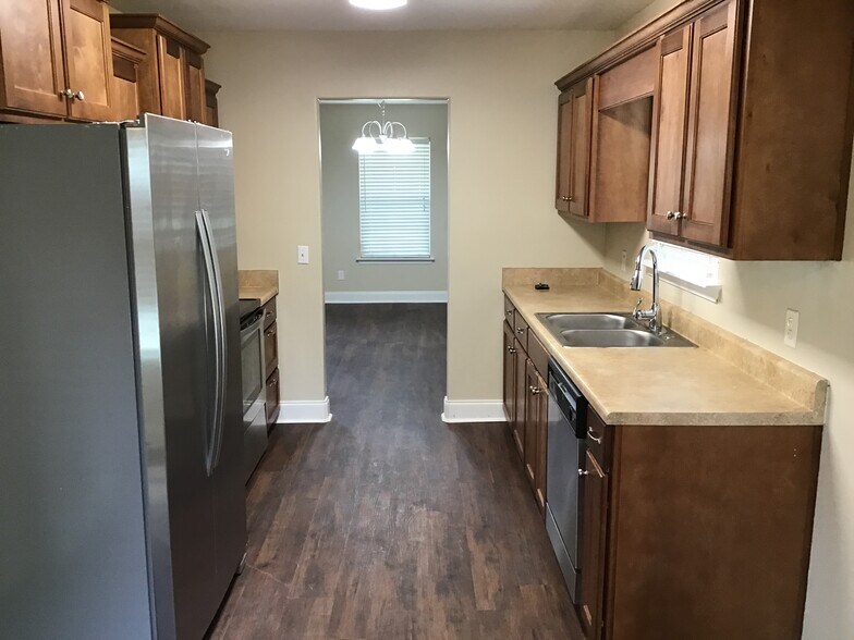 Building Photo - 130 Crossing Cir