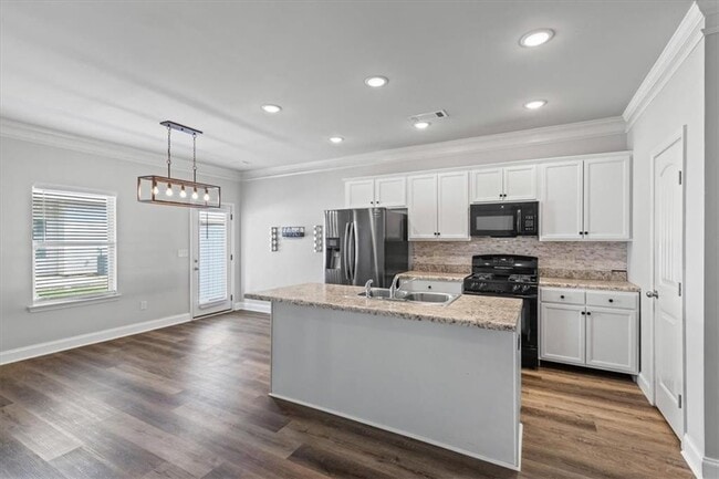 Building Photo - 360 Turtle Creek Dr