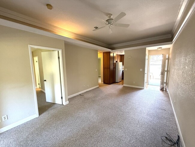 Building Photo - UPPER END UNIT TWO BED / TWO BATH CONDO IN MEADOW OAKS