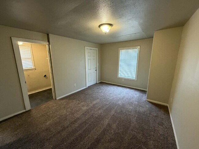 Building Photo - 3 Bed, 1 Bath near the Tisdale
