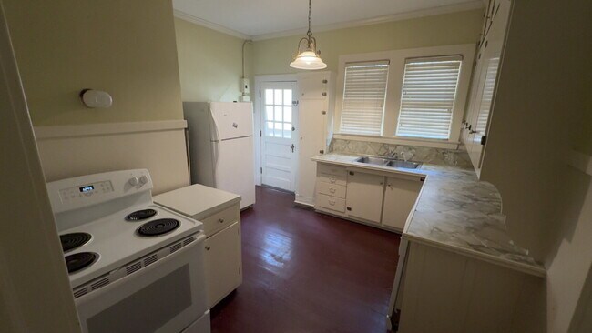 Building Photo - Beautiful duplex in Belhaven!! ALL UTILITIES INCLUDED!!!