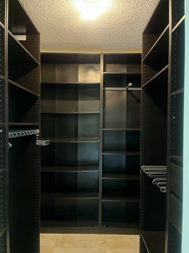 Building Photo - 2015 Madison St