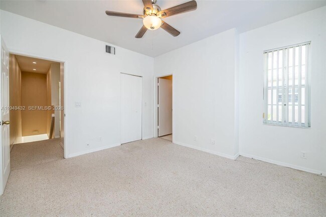 Building Photo - 1911 Madeira Dr