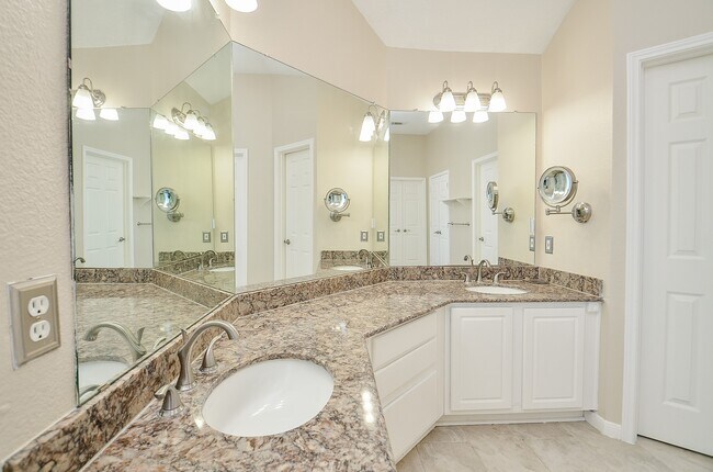 Building Photo - 19634 Azalea Brook Way