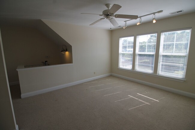 Building Photo - 2BR, 2BA Duplex with Close Water Access for Boats and Kayaks