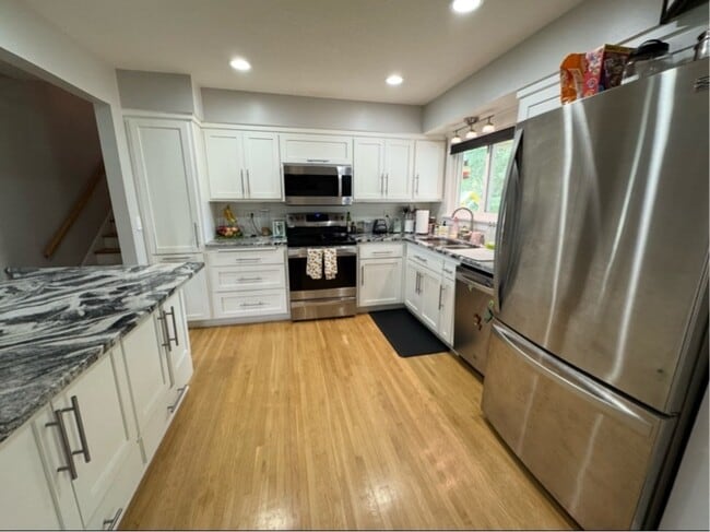 Building Photo - 8370 Hillside Trail S