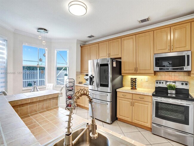 Building Photo - 6662 SW 166th Ct