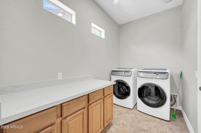 Building Photo - 4213 E Edgemont Ave